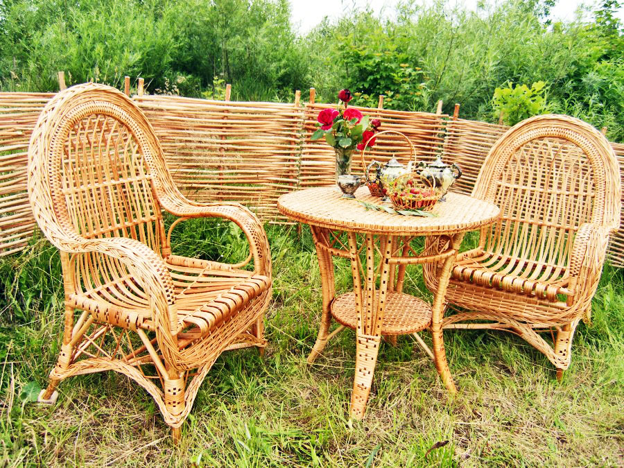 Столик і крісла. Лоза, плетіння